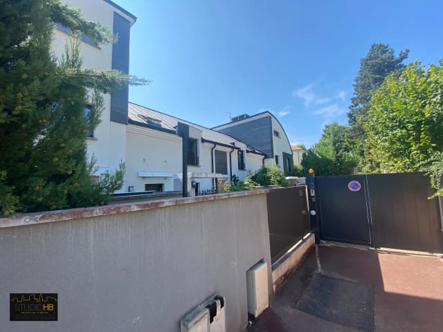 Réalisation de 8 maisons et de 6 appartements - MONTAIGNE IMMOBILIER media 30