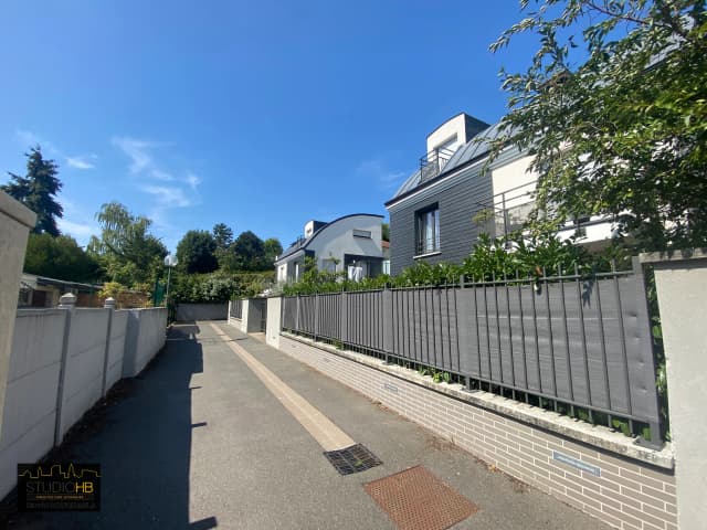 Réalisation de 8 maisons et de 6 appartements - MONTAIGNE IMMOBILIER media 40