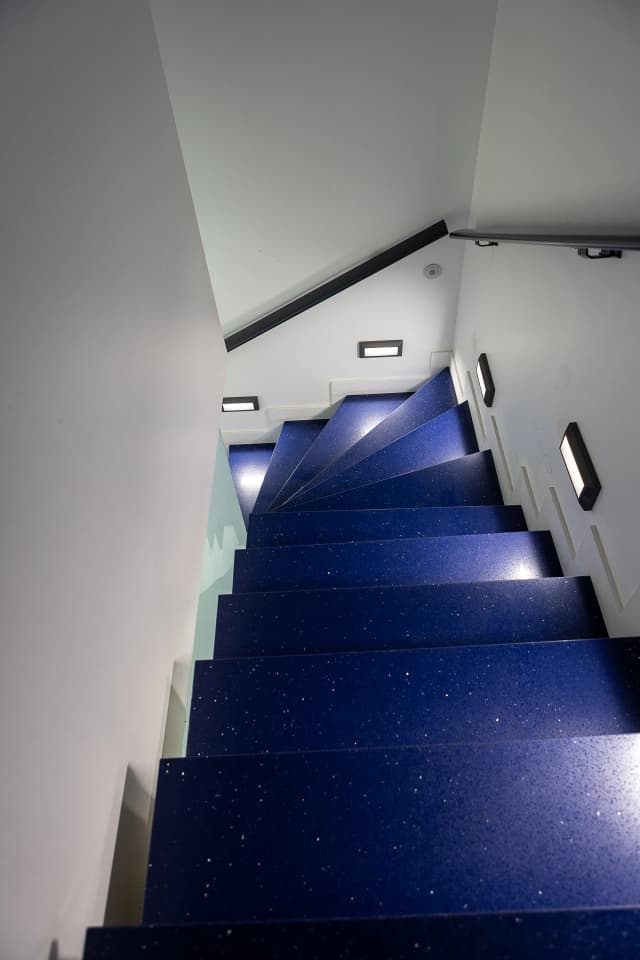 Conception et fabrication de mobilier media 26